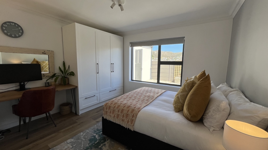 5 Bedroom Property for Sale in Clovelly Western Cape